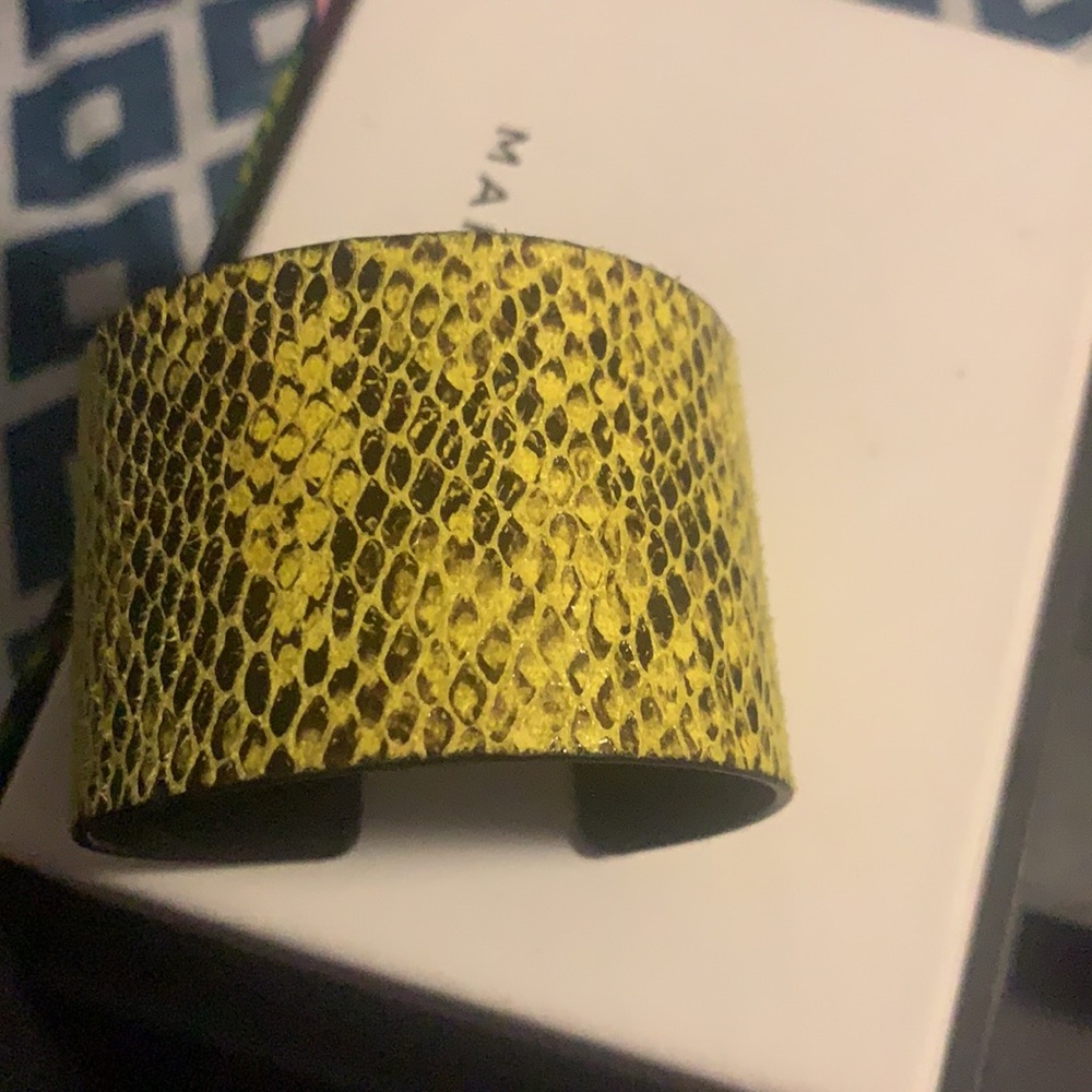 YELLOW HAND CUFF